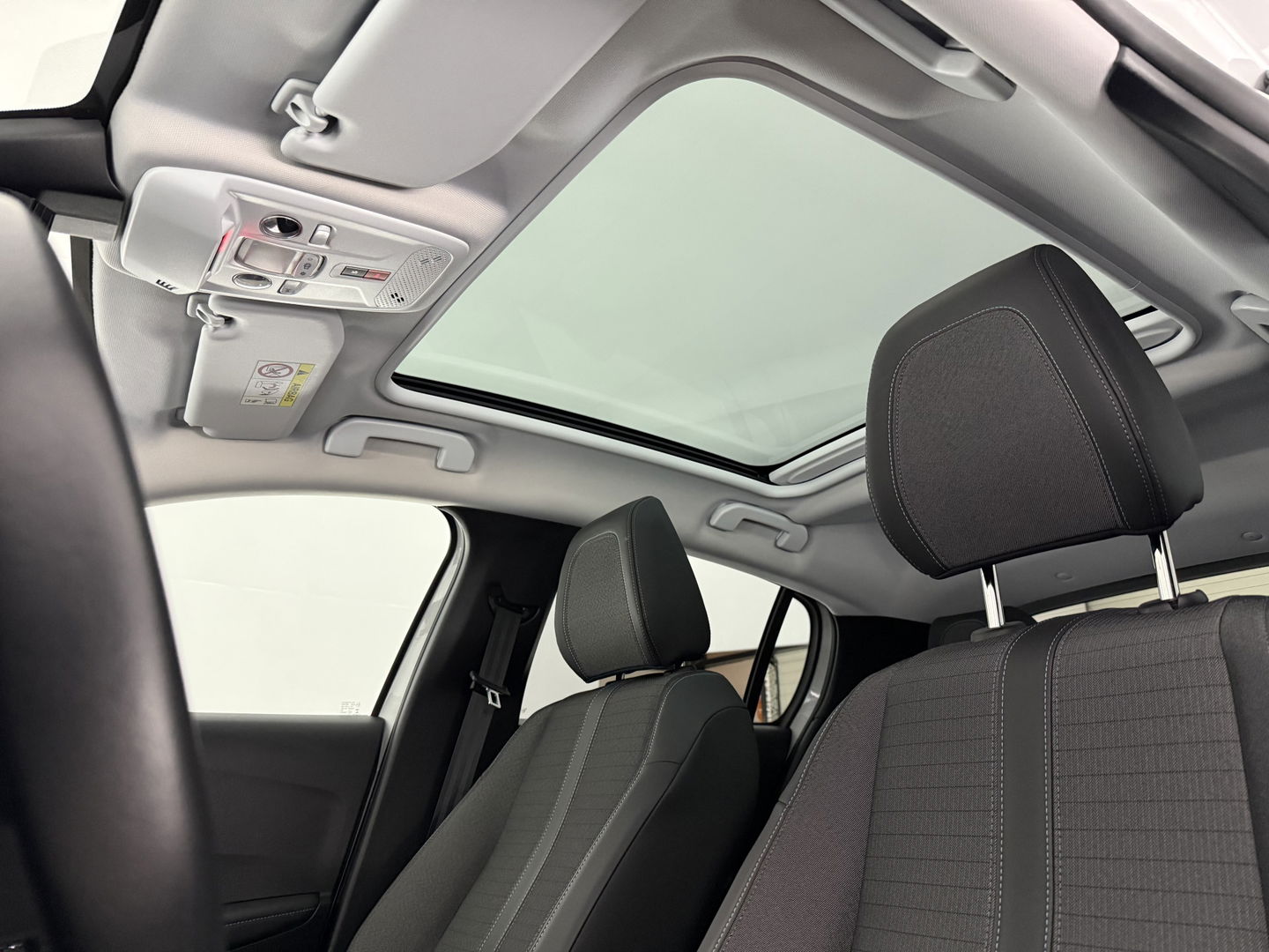 Peugeot 208 EV Allure 50 kWh | SOH 92% | Snelladen | Pano | 360° | Virtual | Carplay | Navi | Parkeersens. | NAP