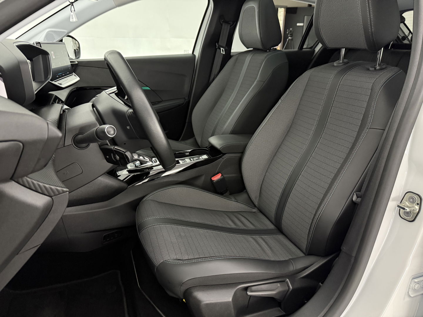 Peugeot 208 EV Allure 50 kWh | SOH 92% | Snelladen | Pano | 360° | Virtual | Carplay | Navi | Parkeersens. | NAP