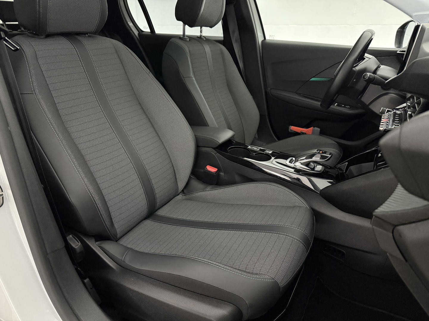 Peugeot 208 EV Allure 50 kWh | SOH 92% | Snelladen | Pano | 360° | Virtual | Carplay | Navi | Parkeersens. | NAP