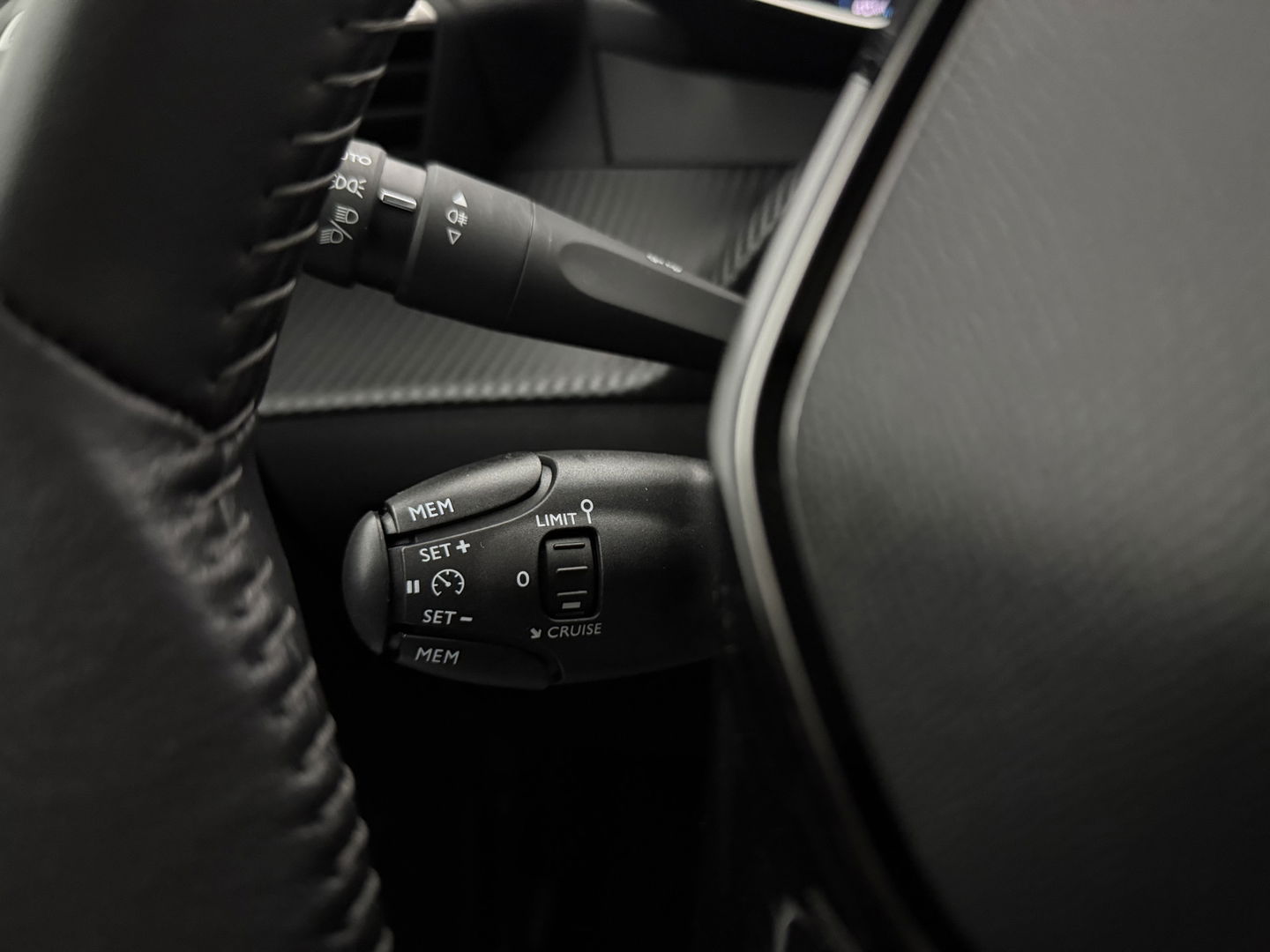 Peugeot 208 EV Allure 50 kWh | SOH 92% | Snelladen | Pano | 360° | Virtual | Carplay | Navi | Parkeersens. | NAP