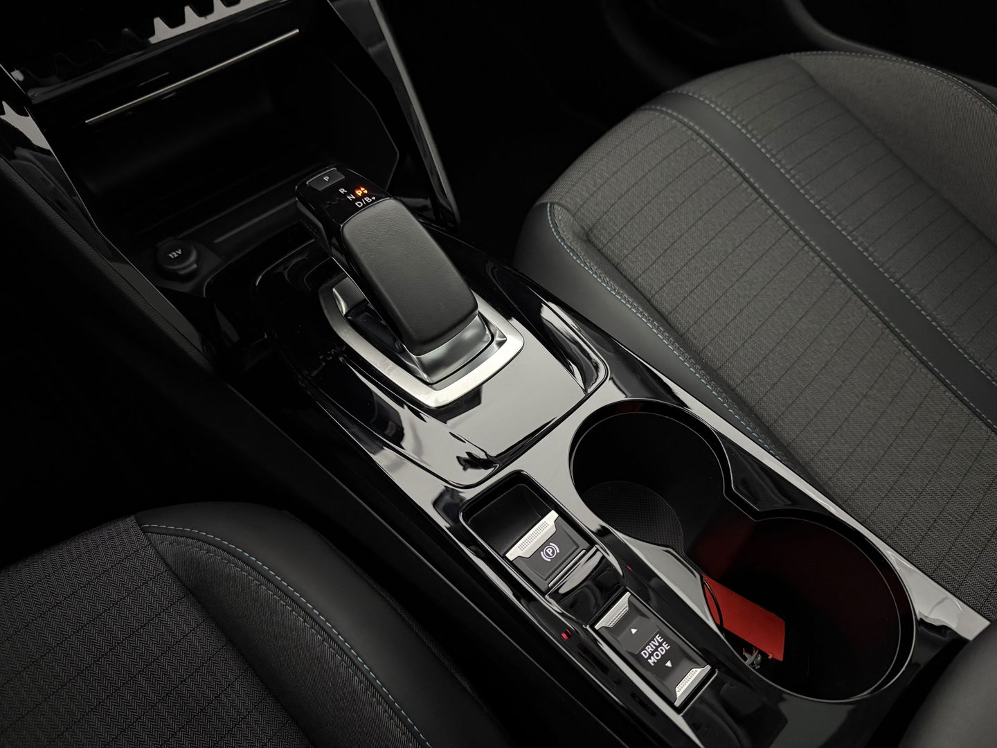 Peugeot 208 EV Allure 50 kWh | SOH 92% | Snelladen | Pano | 360° | Virtual | Carplay | Navi | Parkeersens. | NAP