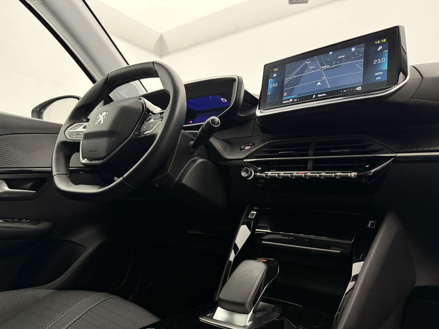 Peugeot 208 EV Allure 50 kWh | SOH 92% | Snelladen | Pano | 360° | Virtual | Carplay | Navi | Parkeersens. | NAP