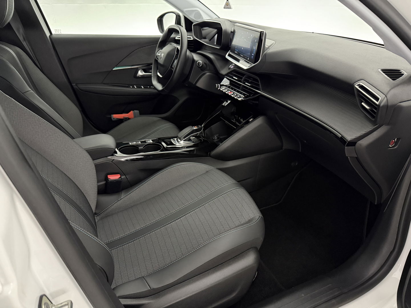 Peugeot 208 EV Allure 50 kWh | SOH 92% | Snelladen | Pano | 360° | Virtual | Carplay | Navi | Parkeersens. | NAP