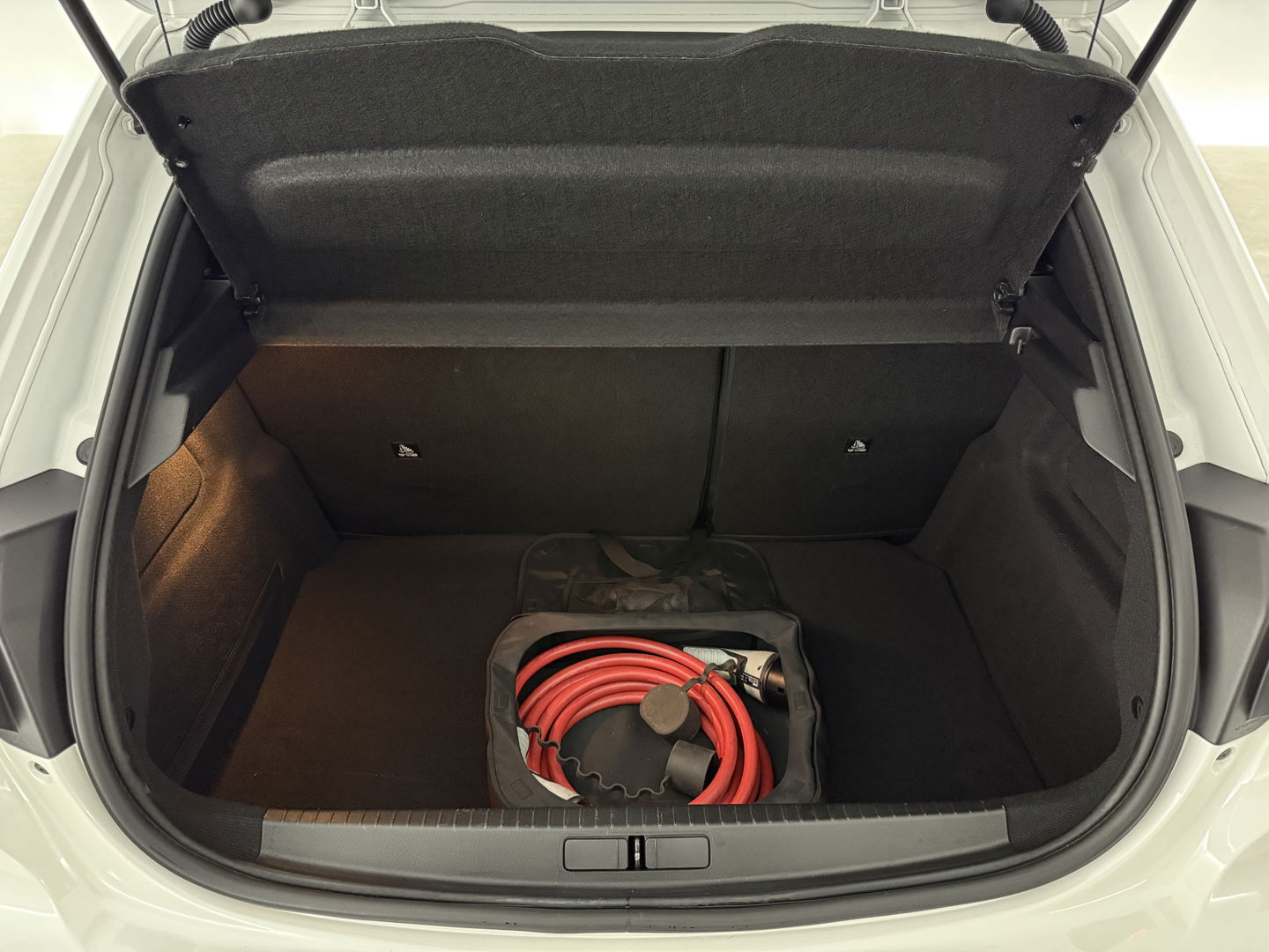 Peugeot 208 EV Allure 50 kWh | SOH 92% | Snelladen | Pano | 360° | Virtual | Carplay | Navi | Parkeersens. | NAP