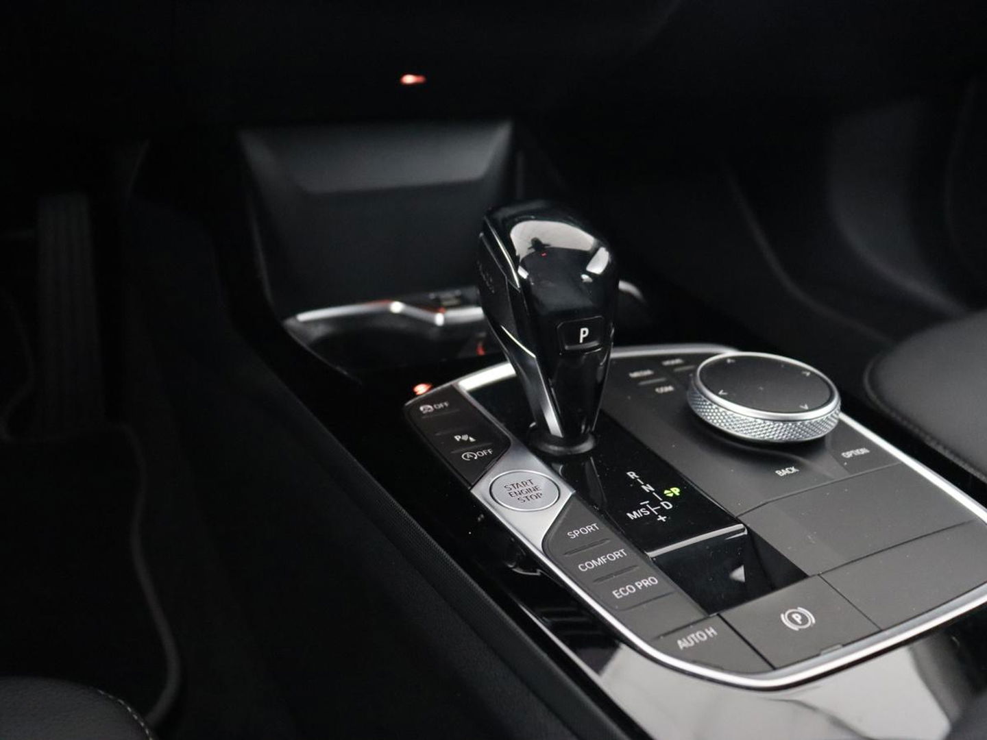 BMW 1-serie 118i Executive | Sport Line | Carplay | Sportstoelen | Full LED | Live Cockpit | Navigatie | Climate control | Parkeerhulp | Cruise control