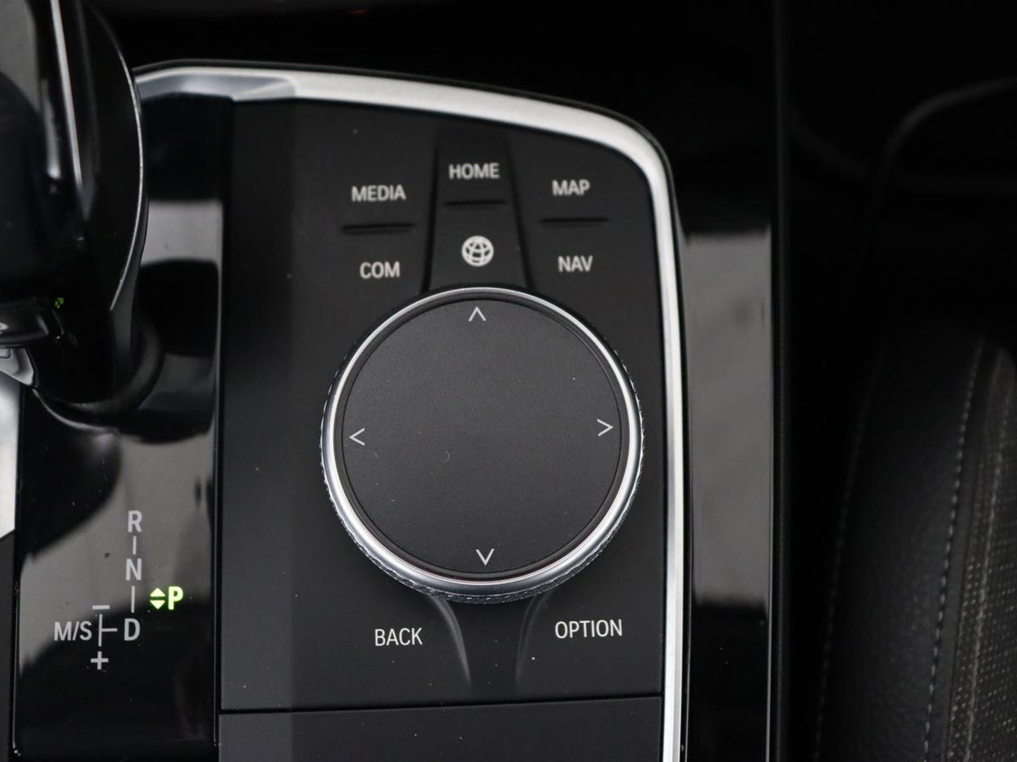 BMW 1-serie 118i Executive | Sport Line | Carplay | Sportstoelen | Full LED | Live Cockpit | Navigatie | Climate control | Parkeerhulp | Cruise control