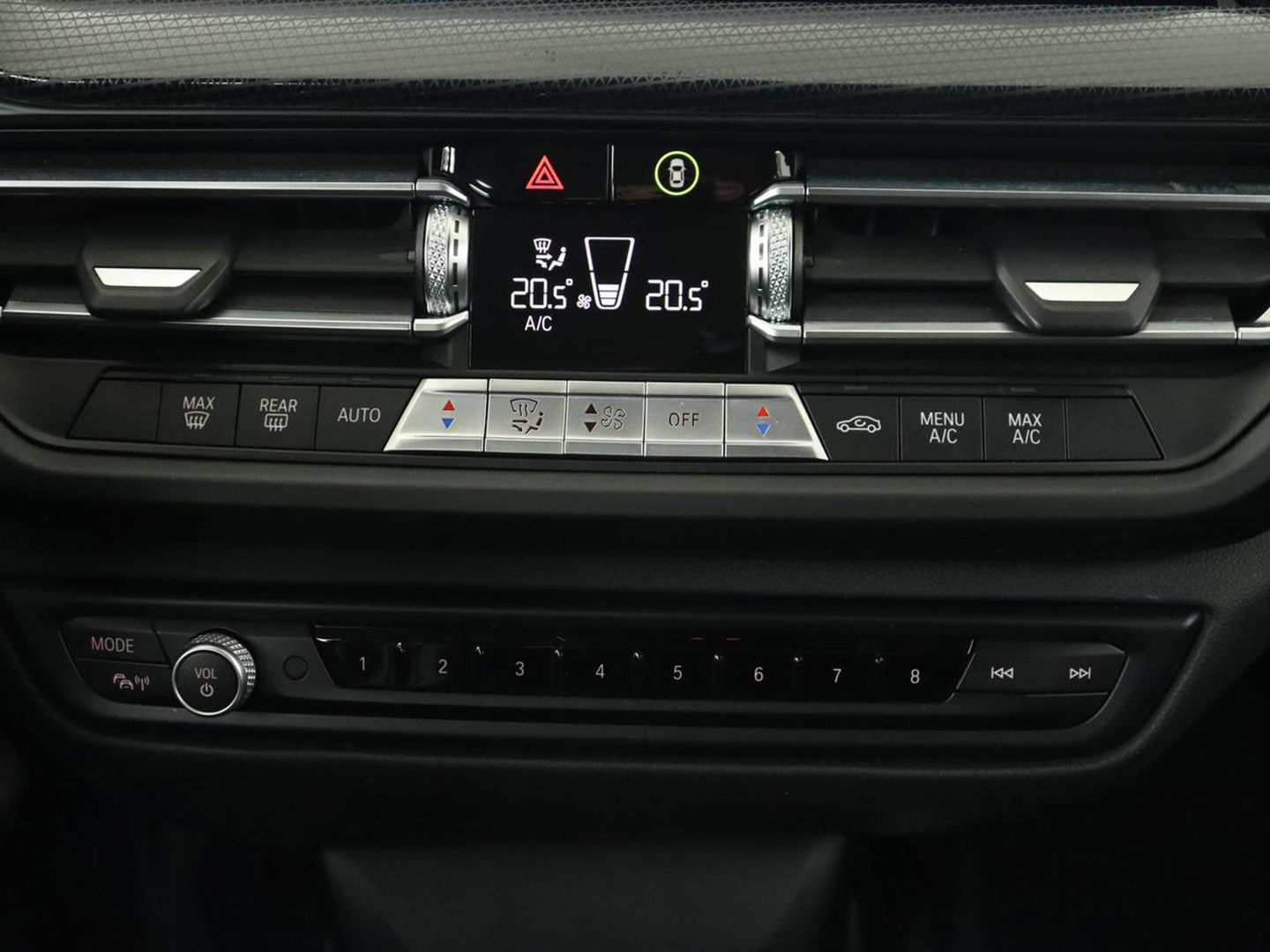 BMW 1-serie 118i Executive | Sport Line | Carplay | Sportstoelen | Full LED | Live Cockpit | Navigatie | Climate control | Parkeerhulp | Cruise control