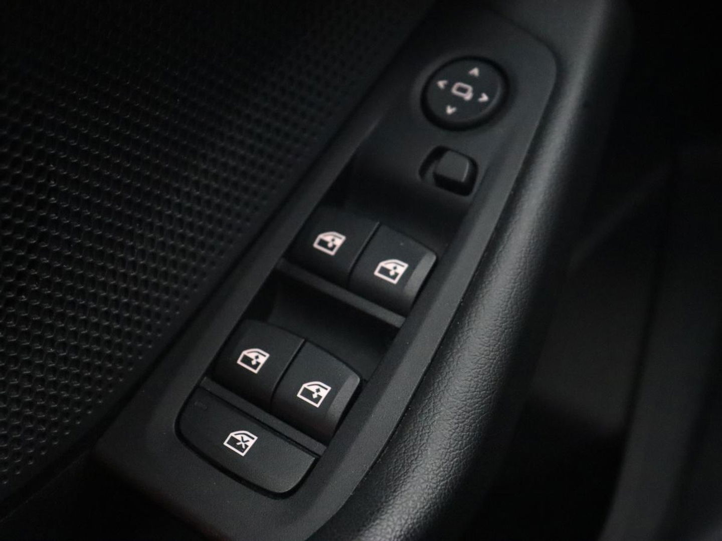 BMW 1-serie 118i Executive | Sport Line | Carplay | Sportstoelen | Full LED | Live Cockpit | Navigatie | Climate control | Parkeerhulp | Cruise control