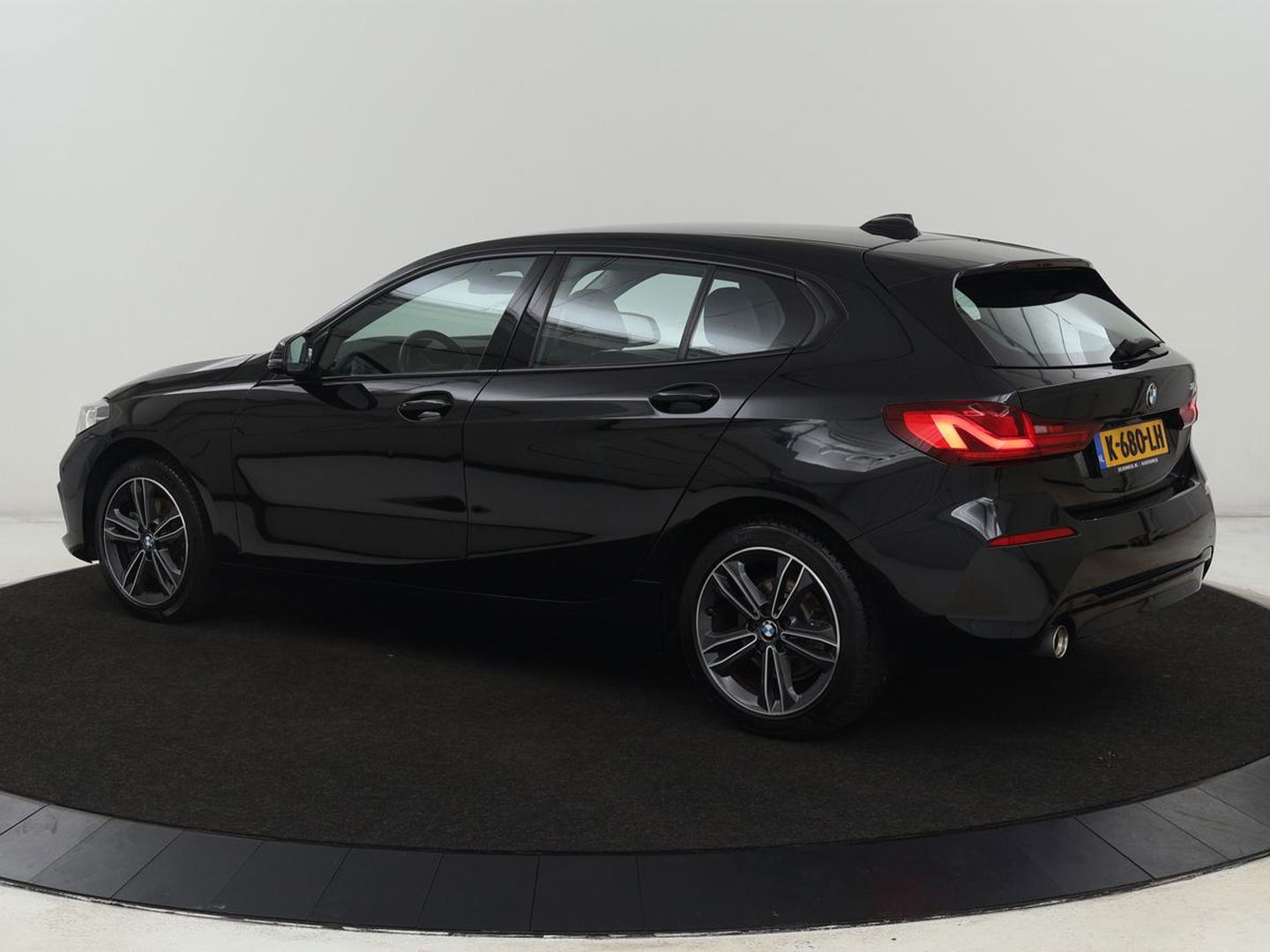 BMW 1-serie 118i Executive | Sport Line | Carplay | Sportstoelen | Full LED | Live Cockpit | Navigatie | Climate control | Parkeerhulp | Cruise control
