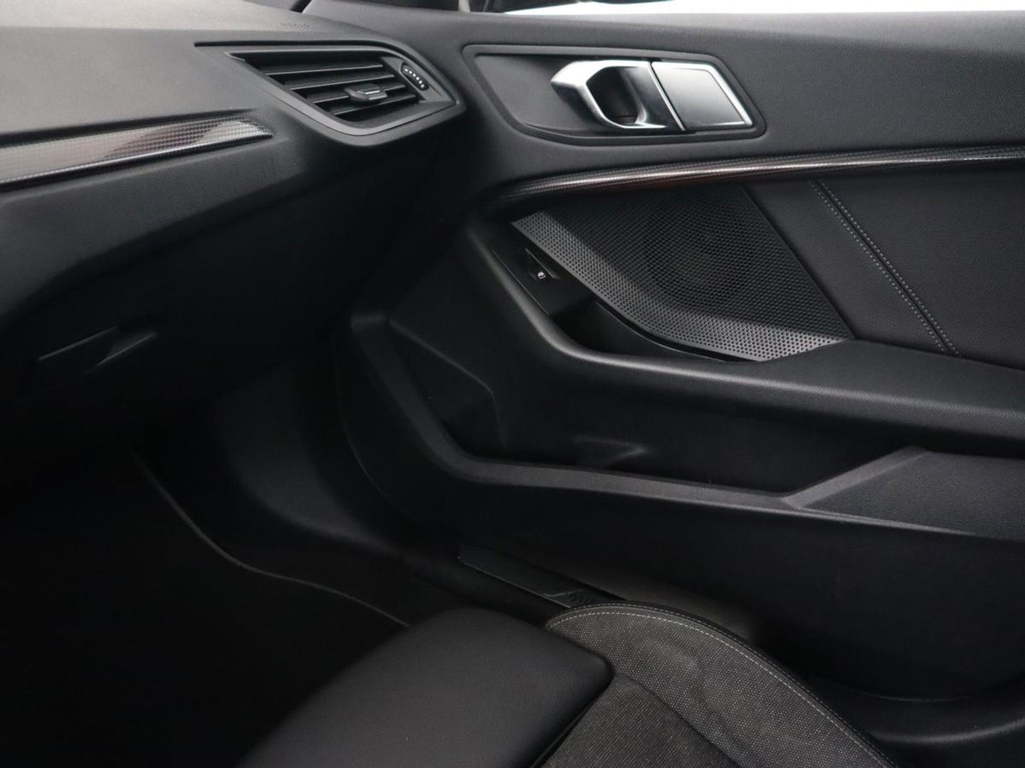 BMW 1-serie 118i Executive | Sport Line | Carplay | Sportstoelen | Full LED | Live Cockpit | Navigatie | Climate control | Parkeerhulp | Cruise control