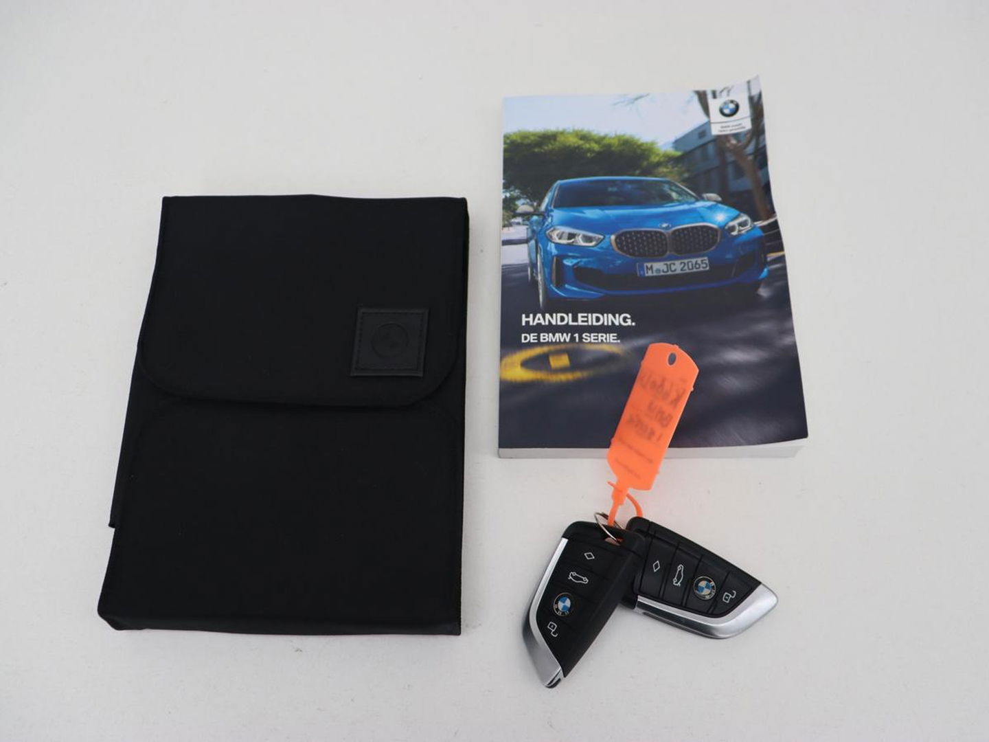 BMW 1-serie 118i Executive | Sport Line | Carplay | Sportstoelen | Full LED | Live Cockpit | Navigatie | Climate control | Parkeerhulp | Cruise control