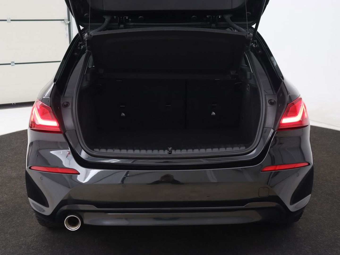 BMW 1-serie 118i Executive | Sport Line | Carplay | Sportstoelen | Full LED | Live Cockpit | Navigatie | Climate control | Parkeerhulp | Cruise control