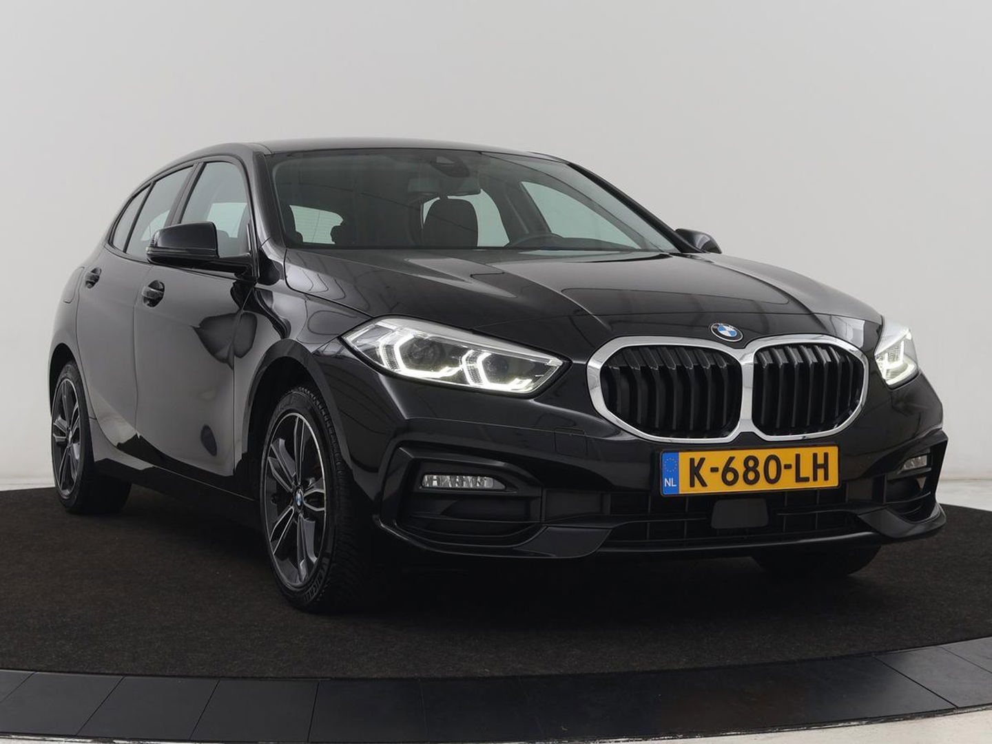 BMW 1-serie 118i Executive | Sport Line | Carplay | Sportstoelen | Full LED | Live Cockpit | Navigatie | Climate control | Parkeerhulp | Cruise control