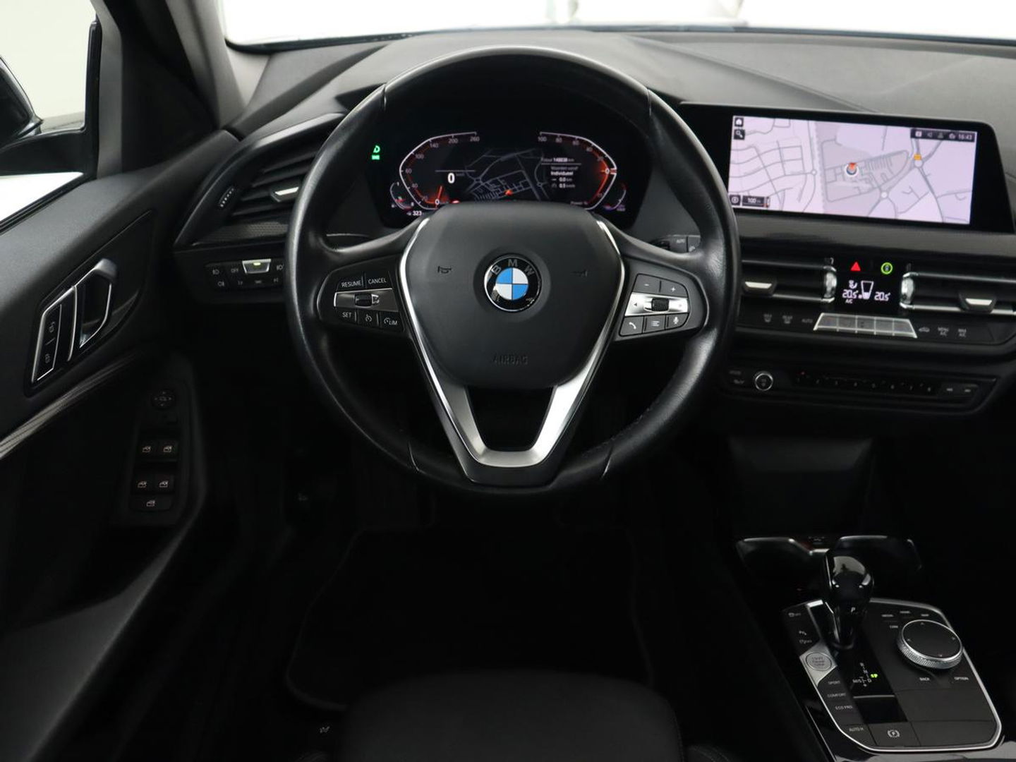 BMW 1-serie 118i Executive | Sport Line | Carplay | Sportstoelen | Full LED | Live Cockpit | Navigatie | Climate control | Parkeerhulp | Cruise control