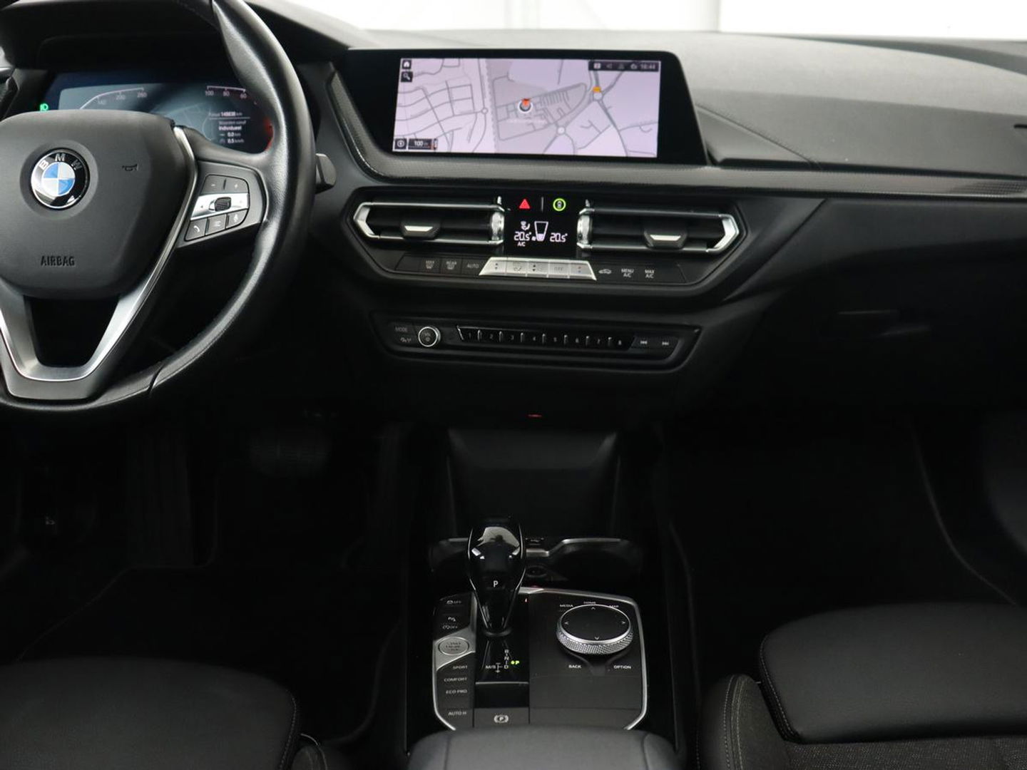 BMW 1-serie 118i Executive | Sport Line | Carplay | Sportstoelen | Full LED | Live Cockpit | Navigatie | Climate control | Parkeerhulp | Cruise control