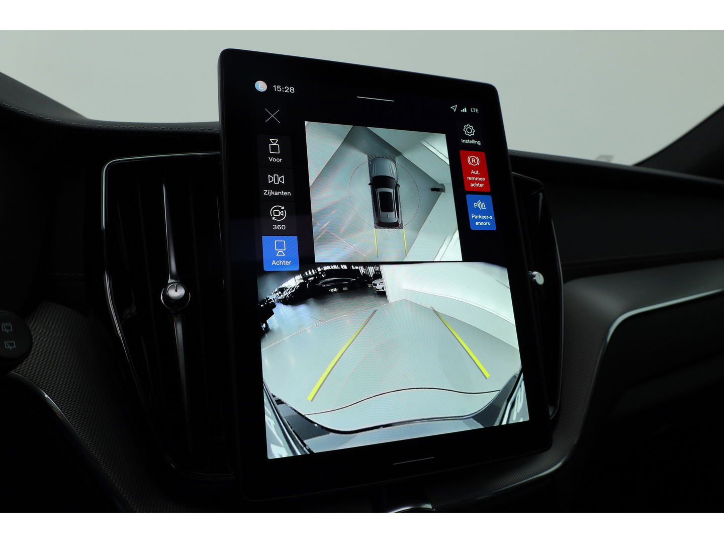 Volvo XC60 T6 Plug-in hybrid Ultra Black Edition | Facelift | Pano | HUD | 360cam | Harman Kardon | Memory seats | Pilot Assist |