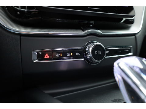 Volvo XC60 T6 Plug-in hybrid Ultra Black Edition | Facelift | Pano | HUD | 360cam | Harman Kardon | Memory seats | Pilot Assist |