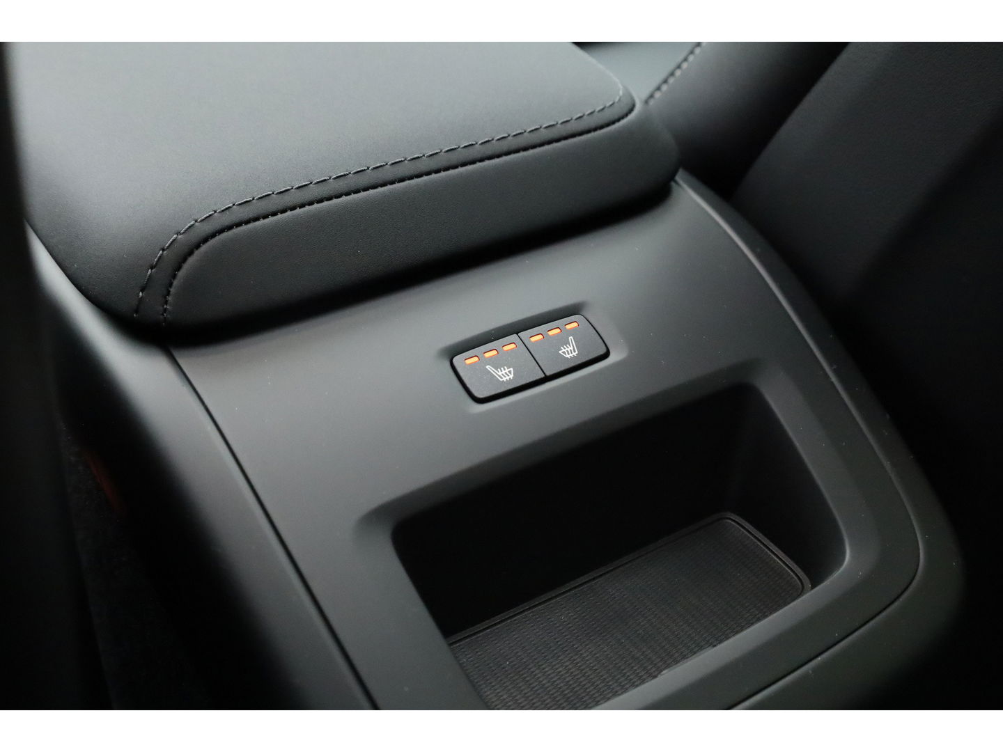 Volvo XC60 T6 Plug-in hybrid Ultra Black Edition | Facelift | Pano | HUD | 360cam | Harman Kardon | Memory seats | Pilot Assist |