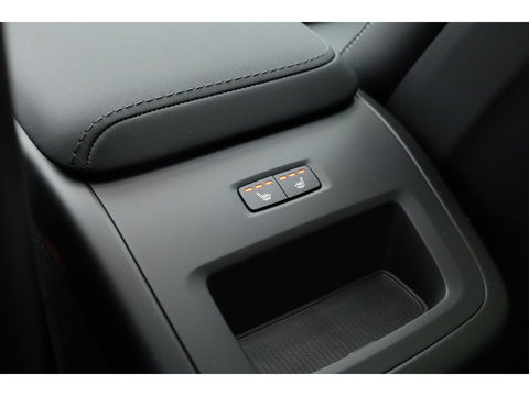 Volvo XC60 T6 Plug-in hybrid Ultra Black Edition | Facelift | Pano | HUD | 360cam | Harman Kardon | Memory seats | Pilot Assist |