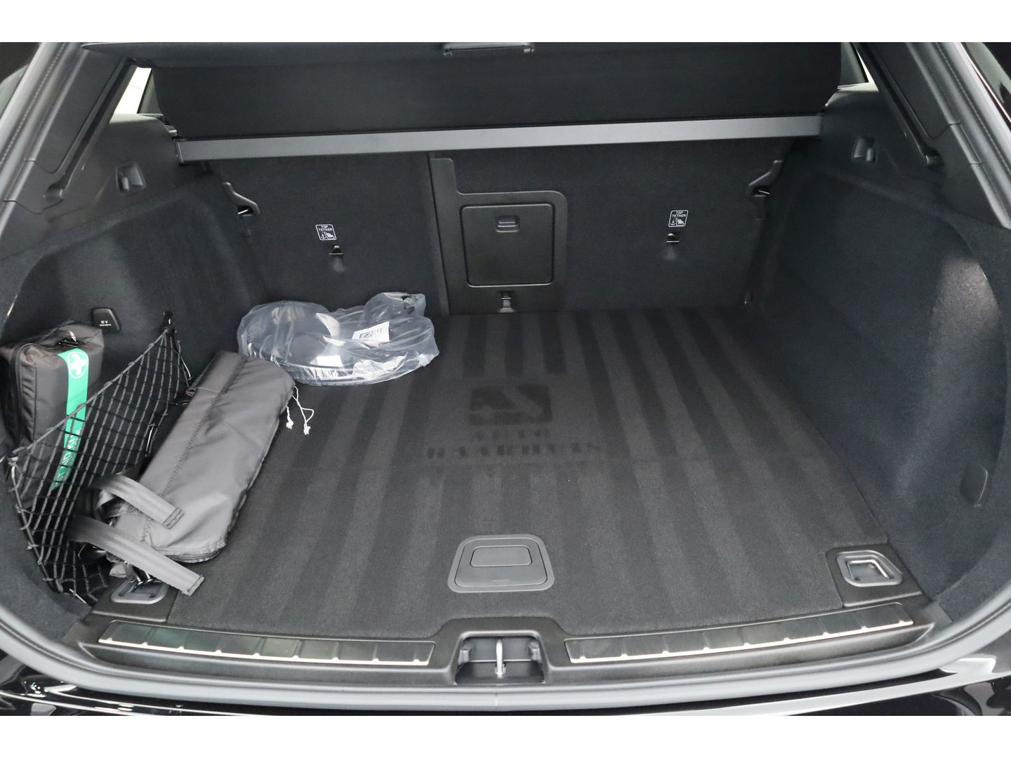 Volvo XC60 T6 Plug-in hybrid Ultra Black Edition | Facelift | Pano | HUD | 360cam | Harman Kardon | Memory seats | Pilot Assist |