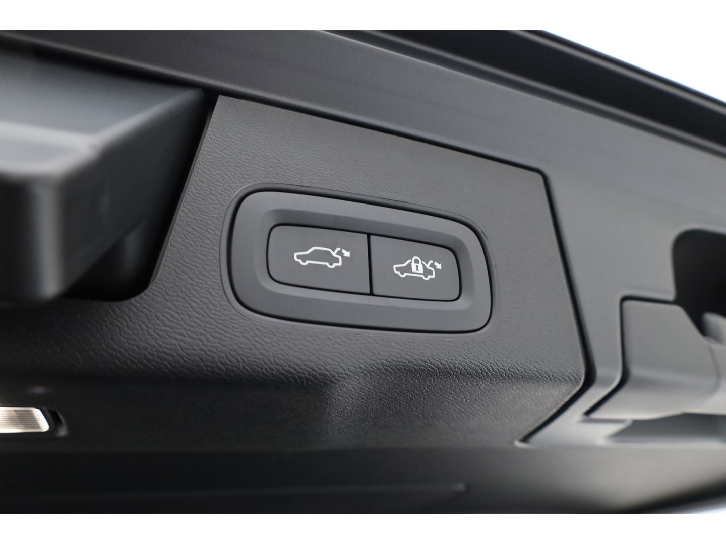 Volvo XC60 T6 Plug-in hybrid Ultra Black Edition | Facelift | Pano | HUD | 360cam | Harman Kardon | Memory seats | Pilot Assist |