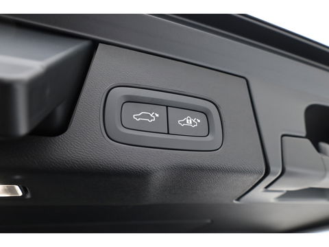 Volvo XC60 T6 Plug-in hybrid Ultra Black Edition | Facelift | Pano | HUD | 360cam | Harman Kardon | Memory seats | Pilot Assist |