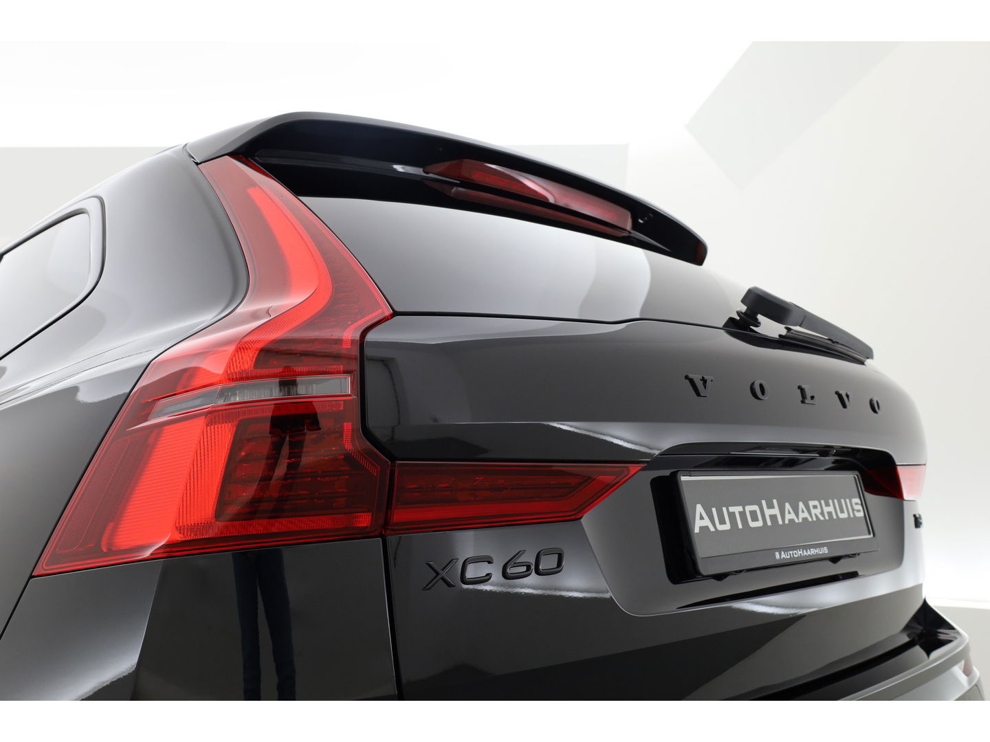 Volvo XC60 T6 Plug-in hybrid Ultra Black Edition | Facelift | Pano | HUD | 360cam | Harman Kardon | Memory seats | Pilot Assist |