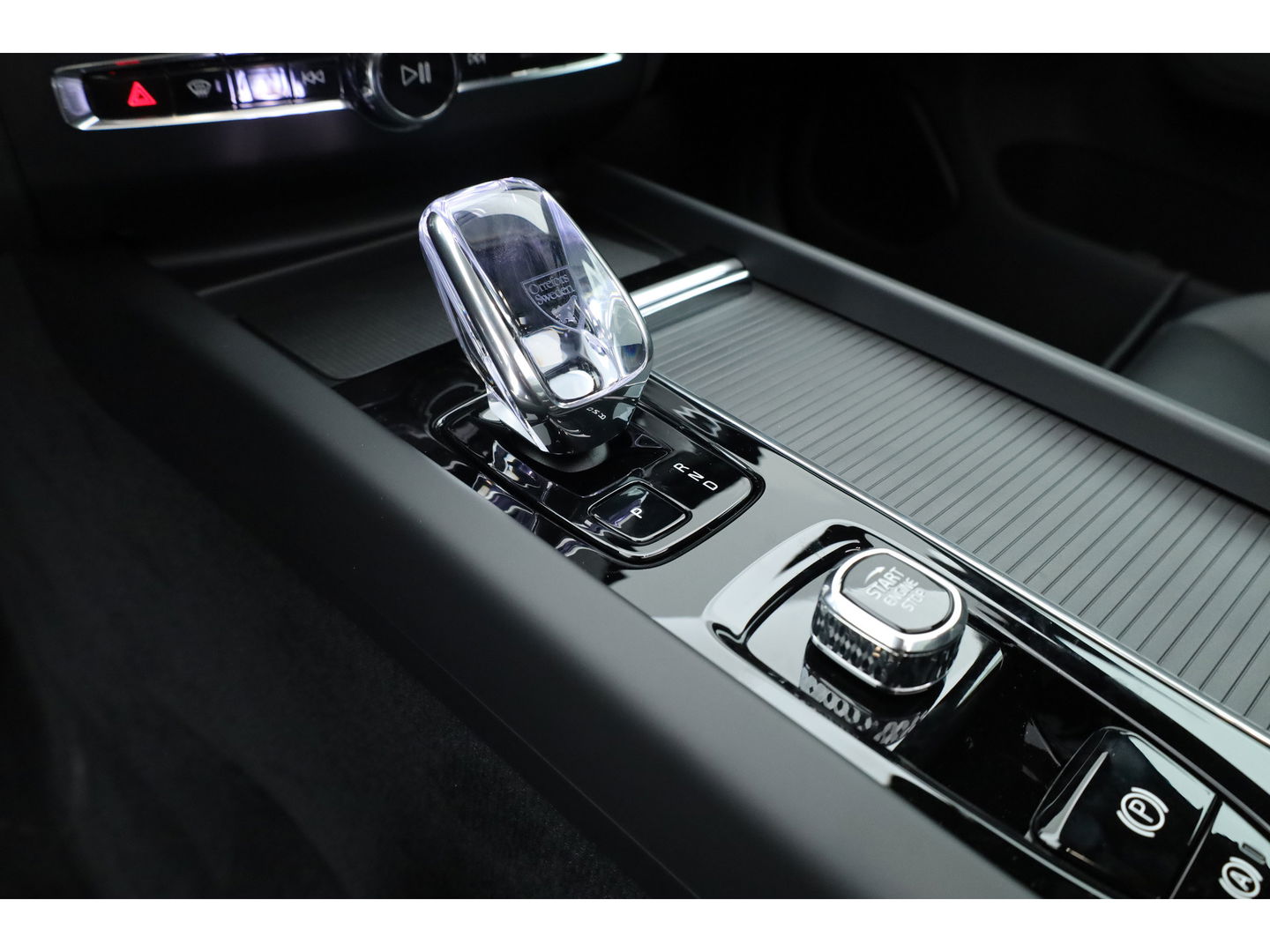 Volvo XC60 T6 Plug-in hybrid Ultra Black Edition | Facelift | Pano | HUD | 360cam | Harman Kardon | Memory seats | Pilot Assist |