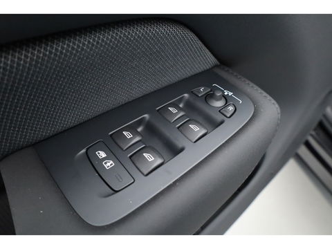 Volvo XC60 T6 Plug-in hybrid Ultra Black Edition | Facelift | Pano | HUD | 360cam | Harman Kardon | Memory seats | Pilot Assist |