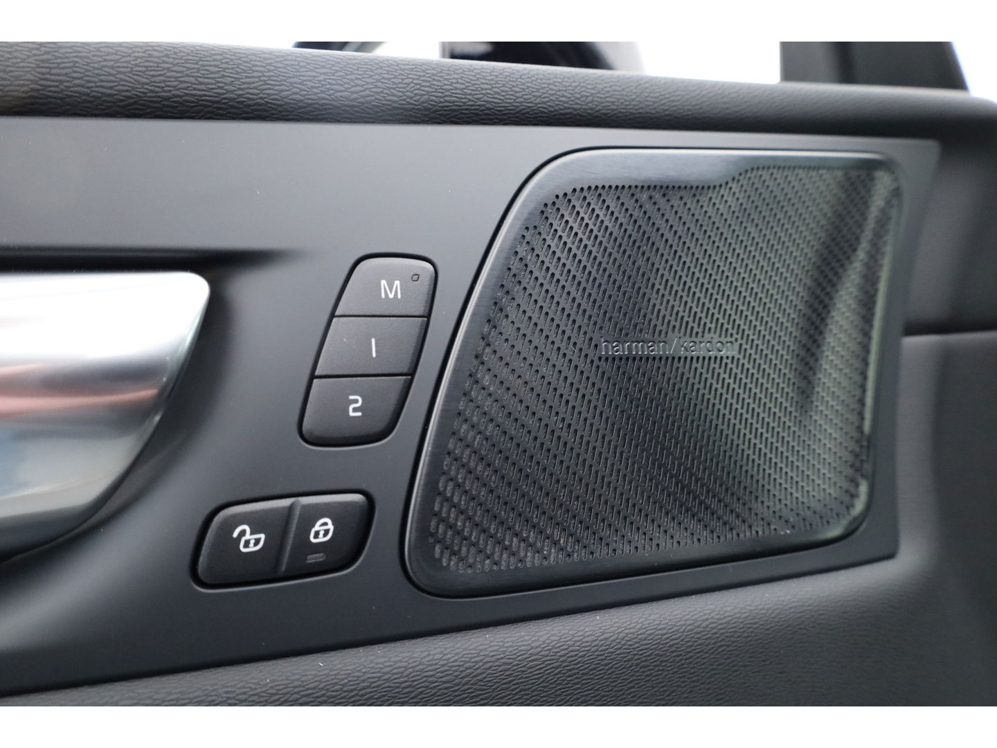 Volvo XC60 T6 Plug-in hybrid Ultra Black Edition | Facelift | Pano | HUD | 360cam | Harman Kardon | Memory seats | Pilot Assist |