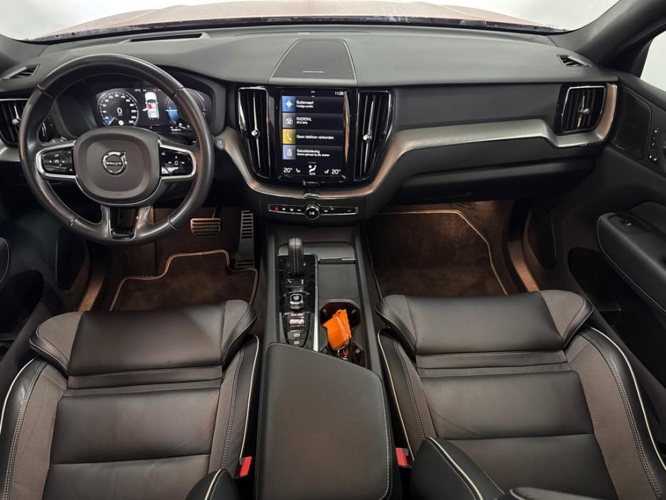 Volvo XC60 2.0 Recharge T6 AWD R-Design Pano H/K HUD Trekh.