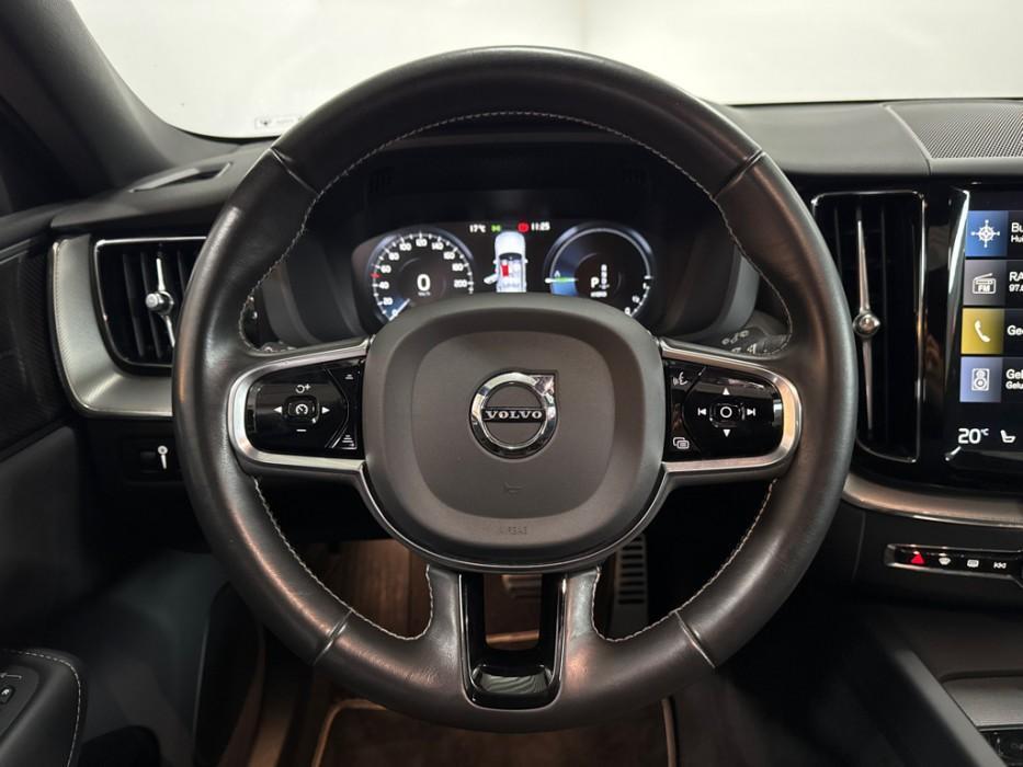 Volvo XC60 2.0 Recharge T6 AWD R-Design Pano H/K HUD Trekh.