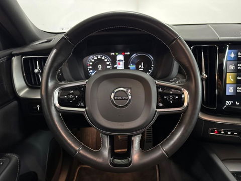 Volvo XC60 2.0 Recharge T6 AWD R-Design Pano H/K HUD Trekh.