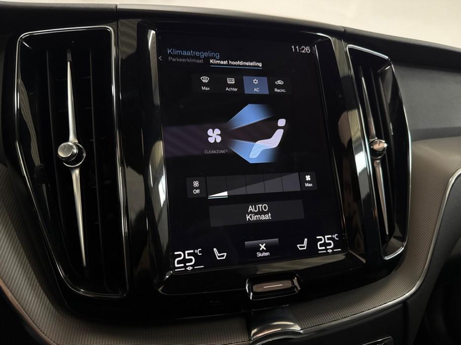 Volvo XC60 2.0 Recharge T6 AWD R-Design Pano H/K HUD Trekh.