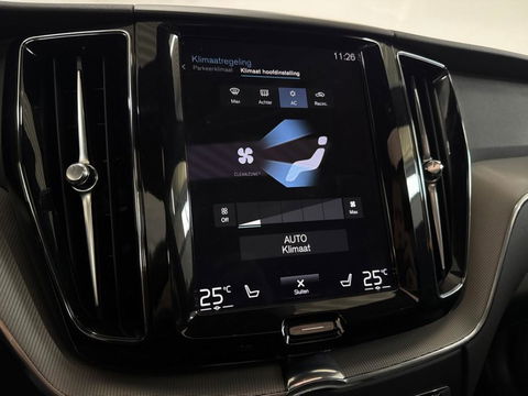 Volvo XC60 2.0 Recharge T6 AWD R-Design Pano H/K HUD Trekh.