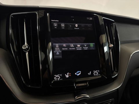 Volvo XC60 2.0 Recharge T6 AWD R-Design Pano H/K HUD Trekh.