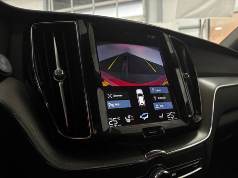 Volvo XC60 2.0 Recharge T6 AWD R-Design Pano H/K HUD Trekh.