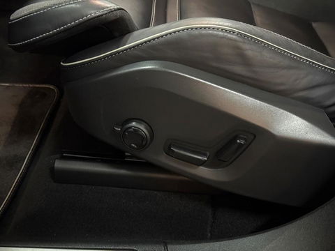 Volvo XC60 2.0 Recharge T6 AWD R-Design Pano H/K HUD Trekh.