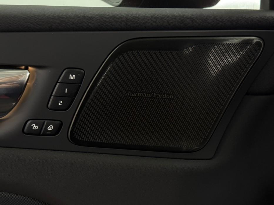 Volvo XC60 2.0 Recharge T6 AWD R-Design Pano H/K HUD Trekh.