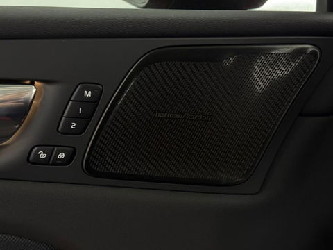 Volvo XC60 2.0 Recharge T6 AWD R-Design Pano H/K HUD Trekh.