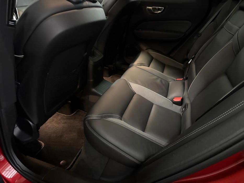 Volvo XC60 2.0 Recharge T6 AWD R-Design Pano H/K HUD Trekh.