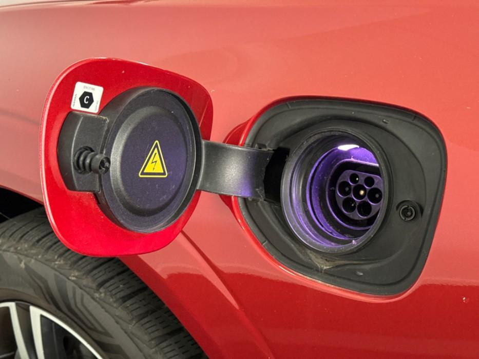 Volvo XC60 2.0 Recharge T6 AWD R-Design Pano H/K HUD Trekh.