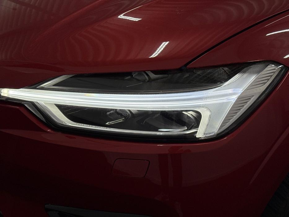 Volvo XC60 2.0 Recharge T6 AWD R-Design Pano H/K HUD Trekh.