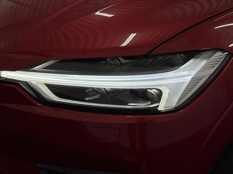 Volvo XC60 2.0 Recharge T6 AWD R-Design Pano H/K HUD Trekh.