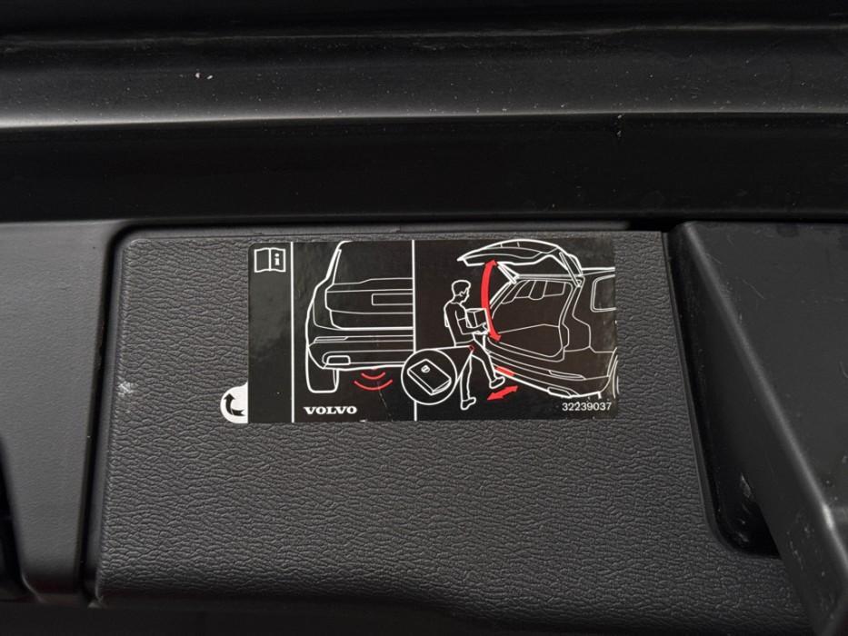 Volvo XC60 2.0 Recharge T6 AWD R-Design Pano H/K HUD Trekh.