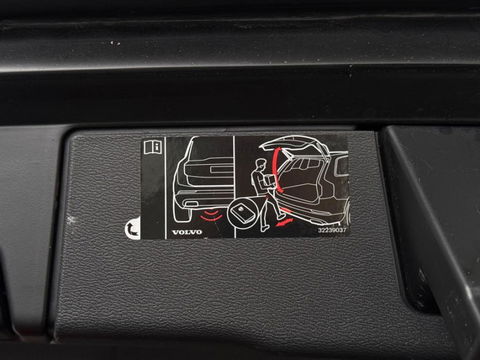 Volvo XC60 2.0 Recharge T6 AWD R-Design Pano H/K HUD Trekh.