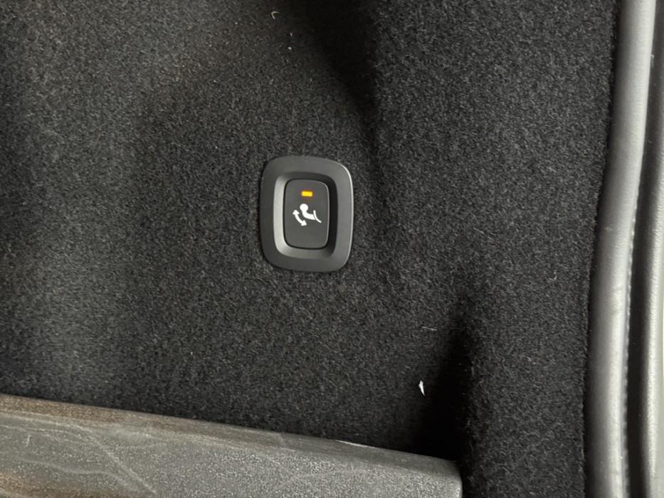 Volvo XC60 2.0 Recharge T6 AWD R-Design Pano H/K HUD Trekh.