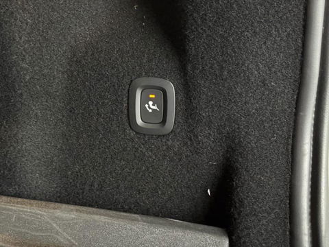 Volvo XC60 2.0 Recharge T6 AWD R-Design Pano H/K HUD Trekh.