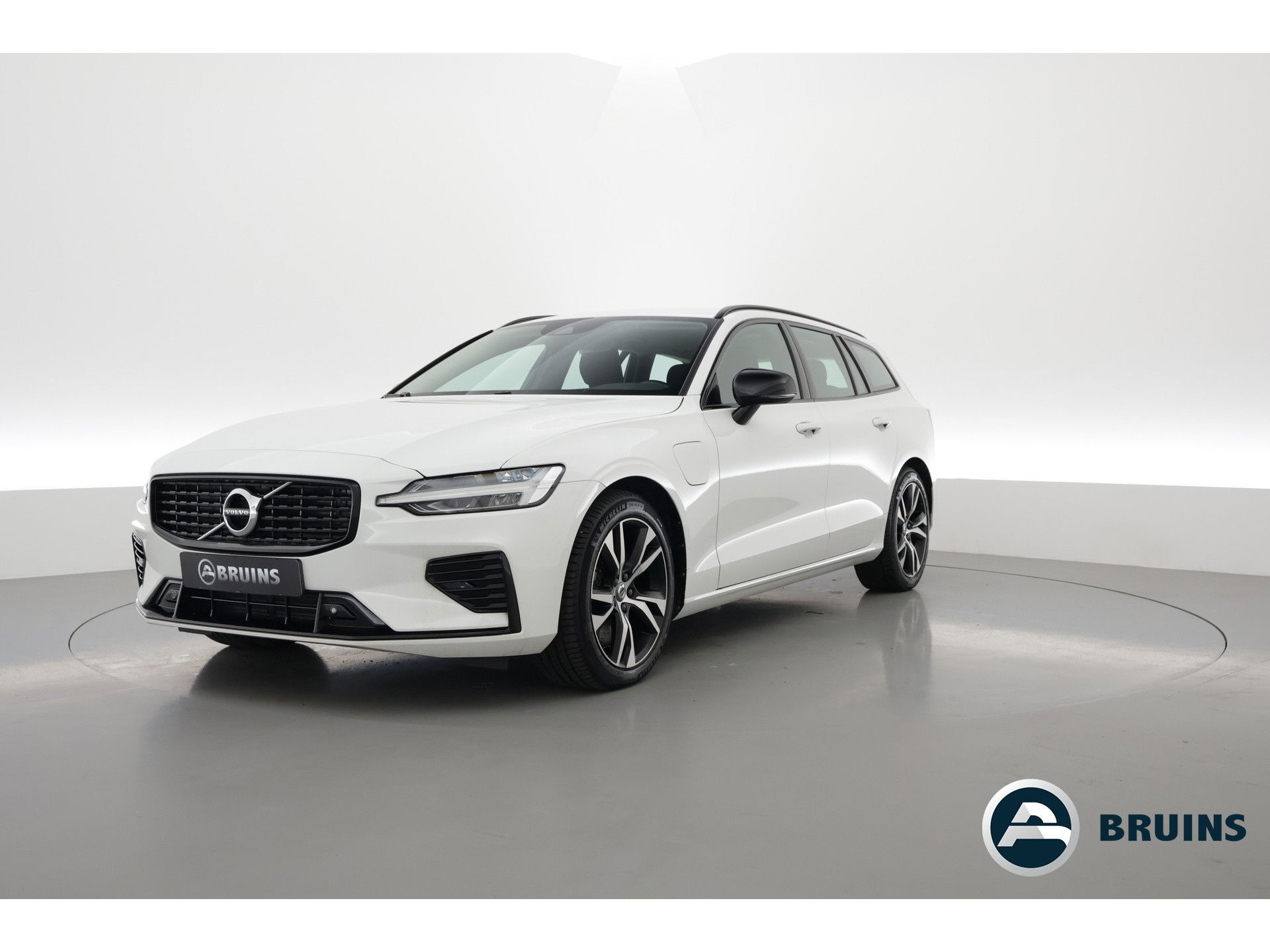 Volvo V60 2.0 T6 Recharge AWD R-Design Expression | Stoel- Stoelverwarming | Trekhaak | Apple Carplay |