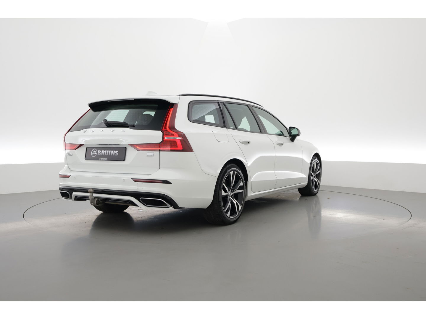 Volvo V60 2.0 T6 Recharge AWD R-Design Expression | Stoel- Stoelverwarming | Trekhaak | Apple Carplay |